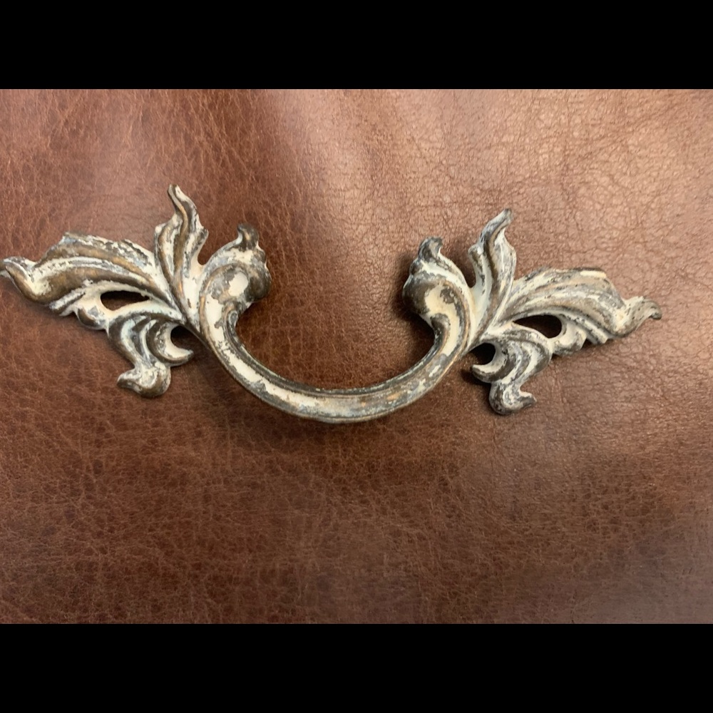 Dresser hardware